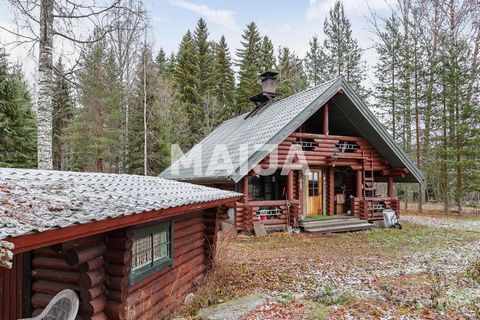 Hier ist ein kompaktes Ferienhaus/Doppelhaushälfte in atemberaubender Lage am Wasser, perfekt für jemanden mit Renovierungsfähigkeiten! Die Wärme im Wohnzimmer kommt vom gemauerten Kaminofen, und das Loft bietet Schlafplatz für mehrere Personen. Das ...