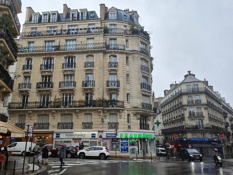 [Nieuw] Uitsluitend! Op 11/10/2024 presenteren wij u een avant-première van een zeldzame studio in een emblematisch gebouw in Haussmann-stijl. Deze woning wordt u aangeboden tegen een uitzonderlijke prijs van 10.184 EUR per m2, terwijl recente verkop...