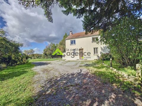 Votre Petite Agence Guéret vous présente cette charmante maison sur la commune d'AJAIN à environ 10 minutes de GUERET. Située en plein nature, vous apprécierez le calme environnant et les volumes proposés par ce bien. La maison se compose au rez-de-c...