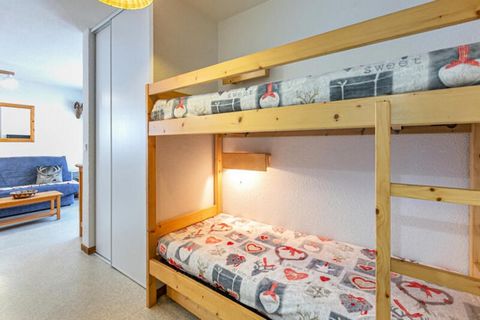 Aufgrund seiner gemütlichen und praktischen Aufteilung ist das Anwesen ideal für kleine Gruppen oder Familien und bietet Platz für bis zu 4 Personen. Das Ferienhaus verfügt über ein Schlafzimmer mit einem Doppelbett und eine Bergecke mit zwei Etagenb...