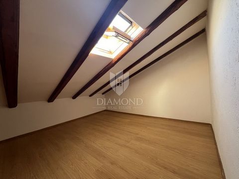 Location: Istarska županija, Poreč, Poreč. Wohnung im Zentrum von Poreč, ideale Lage zum Wohnen oder Investieren! Eine Wohnung zum Verkauf im Zentrum von Poreč, in einem bekannten Viertel gelegen, nur wenige Schritte von allen notwendigen Einrichtung...