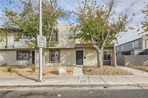 Welcome to 1330 N Jones, a single-story townhome offering 576sqft of living space and a community pool. This home features one bedroom and a full bathroom with a custom slate tub & shower surround, adding a modern touch. The home boasts contemporary,...