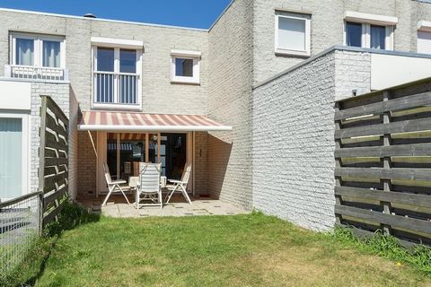 Gezellig vakantiehuis in Callantsoog op loopafstand van zee! Abbestederweg 24A is een halfvrijstaand vakantiehuis in Callantsoog met een gezellige houtkachel in de woonkamer. De grote tuin is gedeeltelijk omheind, wat uiteraard fijn is als u uw hond ...