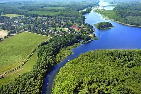 Dieser familienfreundliche Ferienpark liegt in der atemberaubenden Wald- und Seenlandschaft der Mecklenburgischen Seenplatte, direkt am Granzower See. Er bietet eine einladende Atmosphäre für Familien und verfügt über eine großzügige Liegewiese mit p...