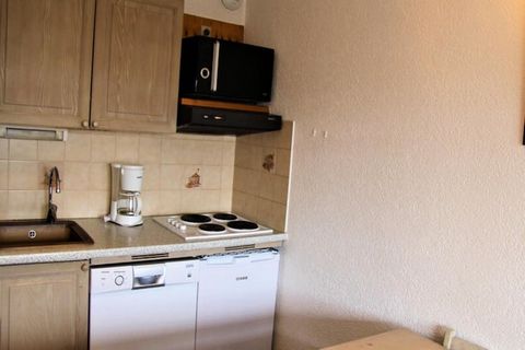 Dieses geräumige, 39,59 m² große Apartment im Herzen von La Clusaz ist perfekt für eine Familie oder eine Gruppe, die den alpinen Lebensstil genießen möchten. Es befindet sich im ersten Stock einer Residenz mit Aufzug und verfügt über einen Südbalkon...