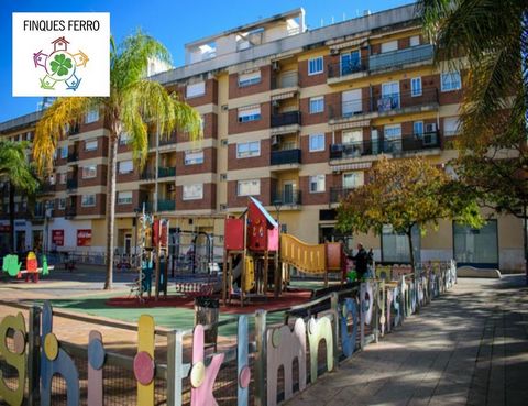 Espacioso piso familiar con vistas al parque y servicios al alcance de la mano Si buscas un hogar que combine espacio, comodidad y una ubicación privilegiada, este piso es para ti. Descubre este acogedor hogar construido en el año 2002, perfecto para...