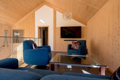 Welkom bij het Panorama Chalet, een luxe toevluchtsoord gelegen bij het Kreischberg Valley Station, waar comfort en adembenemende uitzichten samenkomen om een onvergetelijke vakantie te creëren. Dit exclusieve chalet beslaat 140 m² en biedt comfortab...