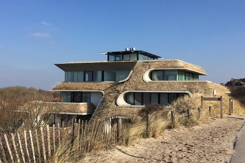 Dieses Apartment für 3 Personen verfügt über einen Balkon mit Aussicht und liegt nur wenige Gehminuten vom Strand in Zoutelande entfernt. Es verfügt über 2 Schlafzimmer und ist perfekt für ein Paar oder eine kleine Familie. Zoutelande ist auch für se...