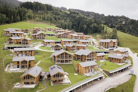 Erleben Sie den ultimativen Luxus und Entspannung in unserem 125 m² großen Superior-Chalet, das bequem Platz für bis zu 10 Gäste bietet. Dieses exquisite Chalet verfügt über vier geräumige Schlafzimmer und vier Badezimmer, davon zwei mit eigenem Bad,...