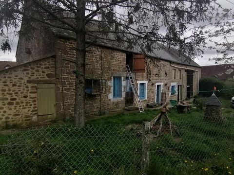 Amoureux de la pierre, cette FERMETTE à restaurer se situe dans un bourg proche de Carrouges. Beau potentiel pour une surface habitable possible de 125 m2. Elle comprend une cuisine, une chambre, un wc et une salle d'eau , un grand séjour salon de 30...