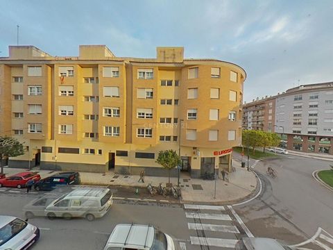 Maak van de gelegenheid gebruik om dit ruime appartement met 3 slaapkamers en lift aan de Pablo Ruiz Picasso-straat te krijgen. Zowel voor uw familieproject als als u hebt besloten te investeren, maakt de prijs-kwaliteitverhouding het een uitstekende...