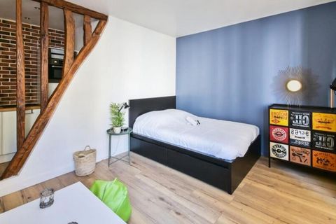 Deze charmante studio van 25 m², gelegen op de 3e verdieping (zonder lift) in het levendige 10e arrondissement van Parijs, is het perfecte toevluchtsoord voor twee personen. Het appartement beschikt over een comfortabele woonkamer met een tweepersoon...