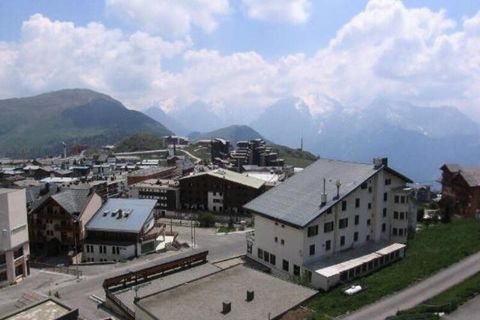 Residence situato vicino al centro della stazione, ritorno sciatori ai piedi dell'edificio. Vicino al telecentro, skilift che vi porta ai piedi delle piste delle Grandes Rousses e dell'ESF Telecentro: 220 m Centro della località: 240 m Scuola di sci:...