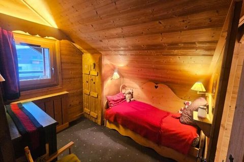 Dieses gemütliche, 62 Quadratmeter große Chalet ist perfekt für bis zu 4 Gäste und verfügt über zwei Schlafzimmer mit einem Doppelbett und zwei Einzelbetten. Es bietet einen entspannenden Loungebereich und moderne Annehmlichkeiten wie eine Kaffeemasc...