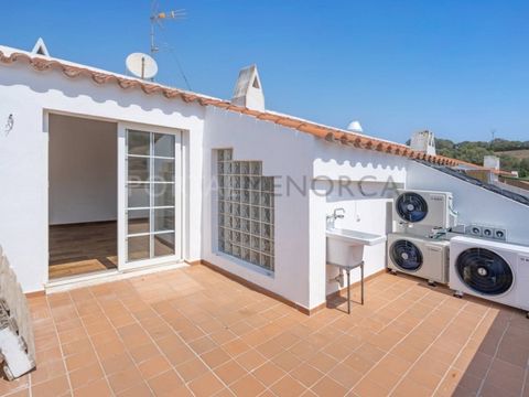 Three-storey home in Es Mercadal with spacious terraces and countryside views. With 232 m² of built area, this property offers a practical and well-designed layout. On the ground floor you will find an independent, fully equipped kitchen, a guest toi...