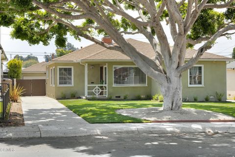 Nestled on one of the most coveted tree-lined streets in Westchester, CA this 3-bedroom, 2-bathroom residence offers effortless living and timeless appeal. Step inside to discover a sun-drenched circular floor plan that flows seamlessly from the spac...