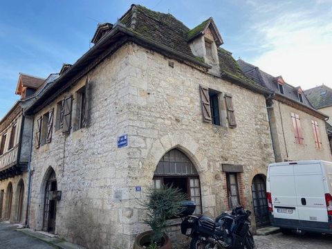 Village médiéval : maison à rénover