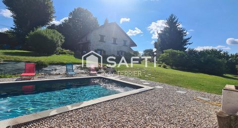 Maison familiale avec piscine au calme – Merlas