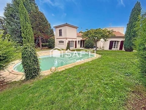 Villa sur sous-sol complet avec piscine, 5 chambres