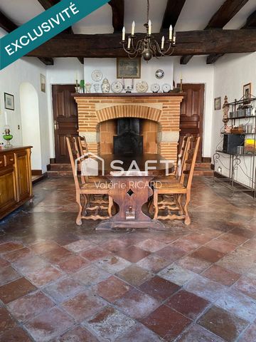 Spacieuse maison de ville 275 m2 avec garages attenants, cave et terrasse.