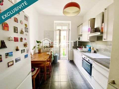 Magnifique appartement Hausmanien, lumineux, traversant, beaux volumes, 2 balcons