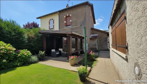 Maison de Charme avec Potentiel dans Rue Calme