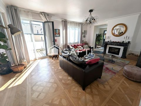 Très grande maison atypique.