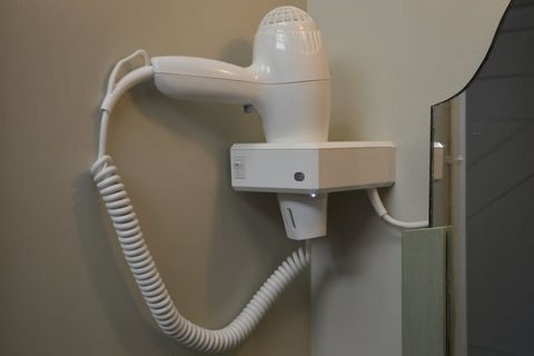 Een optioneel pakket voor nutsvoorzieningen en servicekosten van EUR 70,00 wordt vóór uw aankomst in rekening gebracht. Details worden hieronder gegeven. Deze voormalige hooimijt is omgebouwd tot een prachtige, ruime vakantiewoning met veel privacy. ...