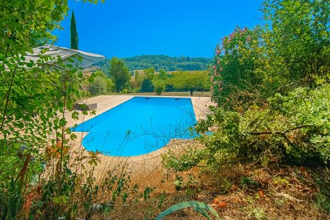 Maison en pierre rénovée avec goût  178 m² habitables  parc arboré de plus de 9 000 m² avec piscine