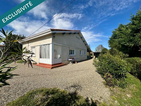 Maison des années 1970 d'environ 92m² avec garage sur un terrain entièrement clos de 1700m² avec puit.
