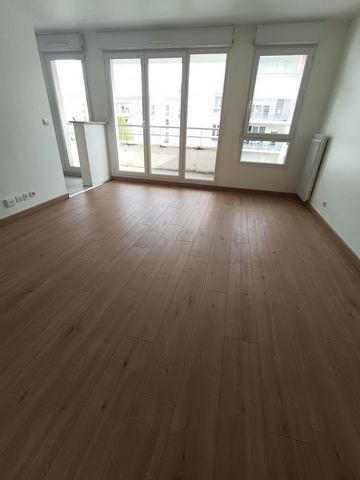 Très bel Appartement 2P Lumineux avec balcon au pied de la Gare RER de Cergy-le-Haut