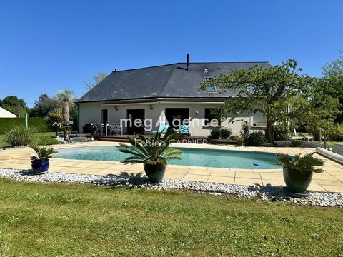 Très belle maison contemporaine offrant une pièce de vie unique avec son plafond type cathédrale,le tout très bien exposé.