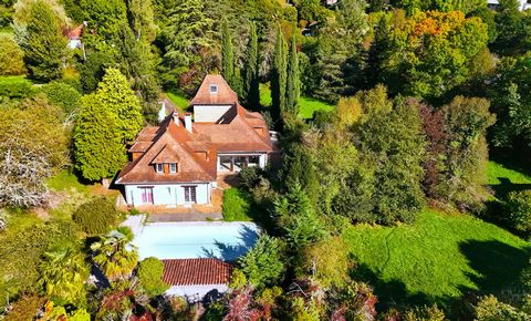 Villa T9 de 355m² avec piscine sur 8500m²