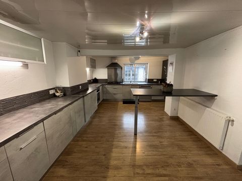 Maison individuelle 2 chambres, bureau, jardin, garage et dépendance