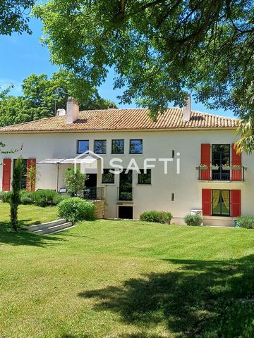 Angoulême sud - maison d'architecte de 335m2, belles pièces de réception, 6 chambres, piscine, jardin arboré 5200 m2