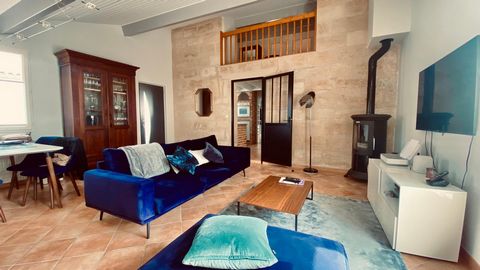 Maison pierre de taille entièrement rénovée avec son chai et son patio