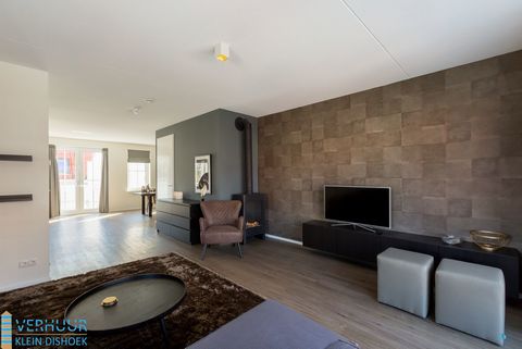 Located at the foot of the Dishoek dune crossing, we would like to welcome you in one of our brand new luxury and attractive apartments, a stone's throw from the beach and sea. Our apartments are fully equipped for a carefree holiday. Our prices alwa...