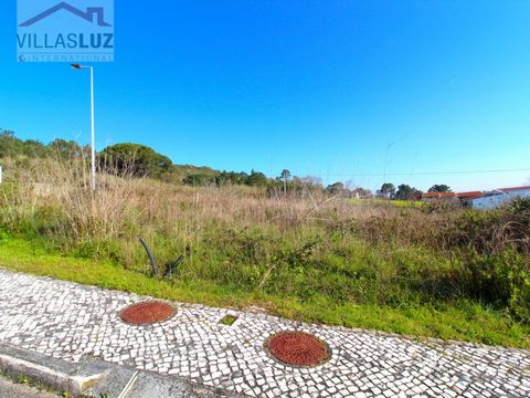 Location: Nazaré; Region: Silver Coast 5 minutes from the beach, 10 minutes from São Martinho do Porto and Nazaré and 1 hour from Lisbon International Airport. Total plot area: 156.10m2; Total possible construction area:158.10m2. Description: Plot of...