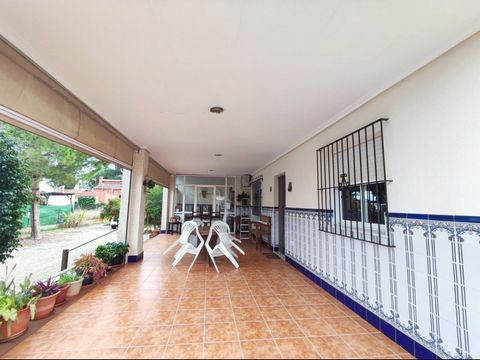 Country house, bright, with a plot of 2.000m. and unobstructed views. Composed of 2 double bedrooms, dining room with fireplace, kitchen with pantry, 1 bathroom, 2 pergolas one of them glazed, parking. It has several fruit trees planted on the plot. ...
