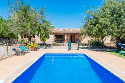 Welcome to this magnificent villa of 190 m2 for up to 6 people, on the outskirts of Llubí. The house exteriors are spectacular. There is a swimming pool of 8 x 4 m, with a minimum depth of 0.60 m and maximum depth of 1.70 m, seven deck-chairs, a gard...