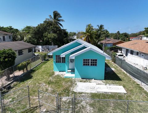 This 2- bed -2 bath single family home covers one main floor and is approximately 1,000 sq ft. The floor plan comprises of two rooms, two washrooms, and living/dining area. The home is fitted with ceramic tiles, split a/c units and stainless-steel ki...