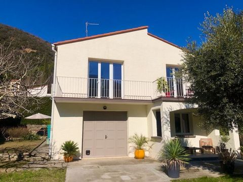 This 2-bedroom detached villa has been fully renovated and is in immaculate condition. The garden and first floor terrace are the perfect places to enjoy the views of the surrounding hills and make most of the 300 days of sunshine that this region bo...