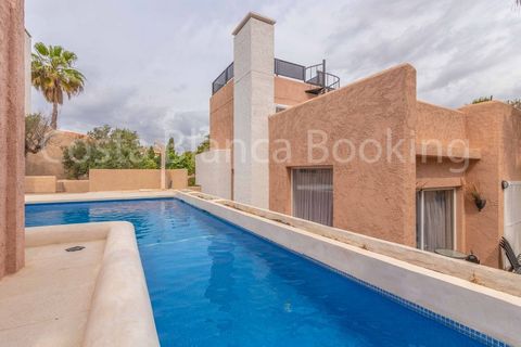 @ Semi-detached house to finish and reform in Albir @ This villa is semi-detached to another and located in the upper part of the Albir, in an urbanization with communal pool. It is distributed over three floors. On the main floor we find the living ...