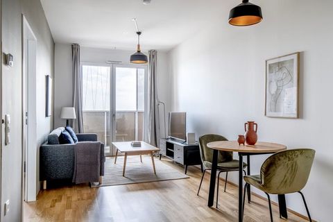 Arrive and feel at home from day one in Vienna in this lovely 1-bedroom flat. You'll love coming back to this thoughtfully furnished, beautifully designed and fully equipped flat in the 3rd district - Landstraße with stunning balcony views over the c...