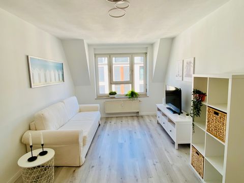 Looking for a central location? We welcome you to our 50 sqm flat in the heart of Leipzig. The flat is located in the district Zentrum Ost. It is only a 5-minute walk to Leipzig's main railway station and the adjoining city centre. Leipzig Zoo with t...