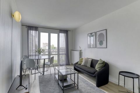 Charming and comfy apartment! This well-designed space offers a perfect blend of comfort and convenience. The apartment had been recently fully renovated and is completely furnished. - Entry: As you enter, you'll be greeted by an inviting entryway, s...
