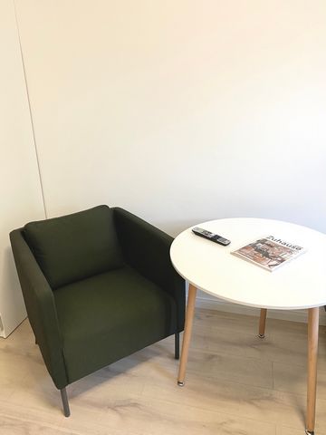 The fully and stylishly furnished apartment is centrally located in Bochum-Wattenscheid and is particularly suitable for students or temporary employees. Due to the central location, the inner cities of Bochum, Essen, Gelsenkirchen, and Herne can be ...