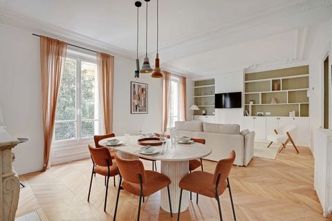 Welcome to our stunning, recently renovated apartment nestled in one of the most prestigious neighborhoods of Neuilly-sur-Seine. Ideally located in the heart of the city, our 70m2 apartment is the perfect getaway for travelers seeking comfort, elegan...