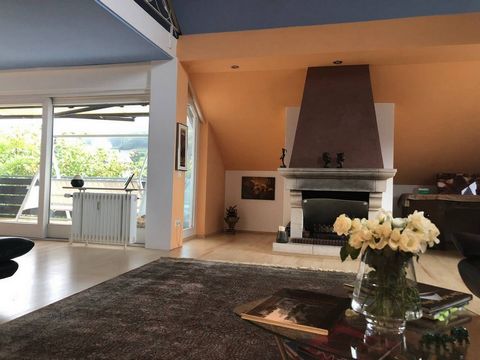 *English* This large apartment has 180 square meters, which extends over 2 floors. There are 2 bedrooms, which together are designed for 4 persons. The fireplace in the open living room provides in the cold season for a cosy atmosphere. The centre of...