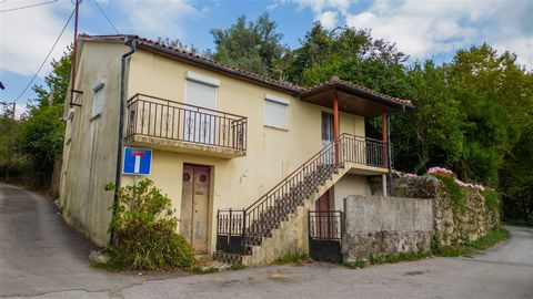 Detached house in the parish of Cantelães, Vieira do Minho, inserted in a plot of land with 2.912m2. Located in a quiet, residential area, about 10 min from the Caniçada dam and the Peneda Gerês National Park. With essential services just a few minut...